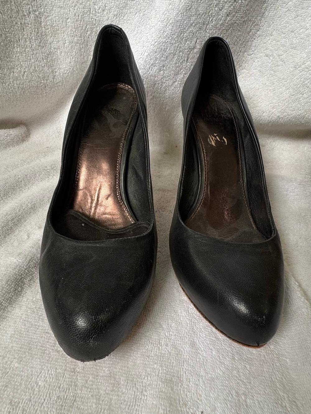 Saks Fifth Avenue Women’s 9M Black High Heel Shoes